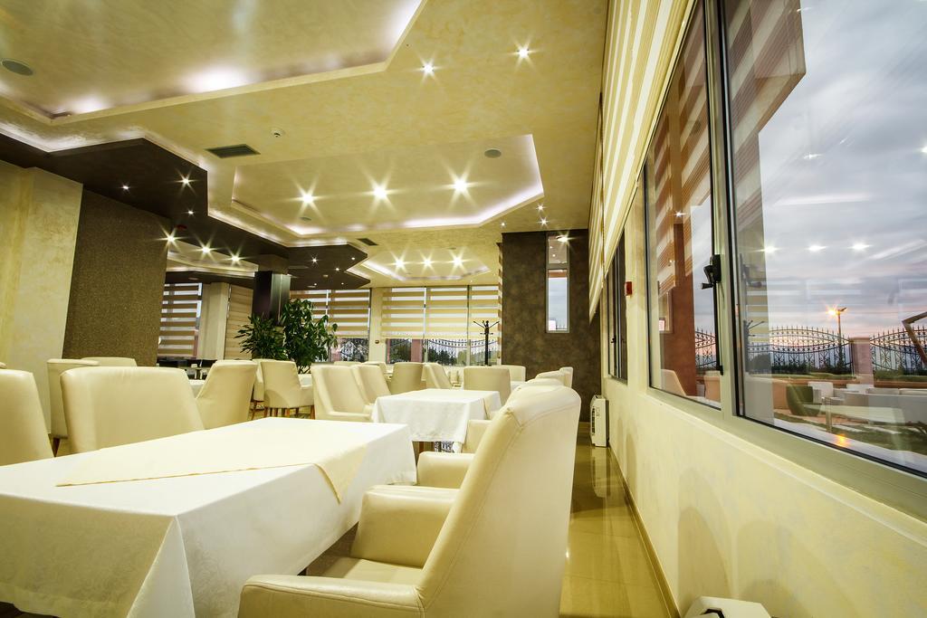 Hotel Oasis Подгорица Экстерьер фото